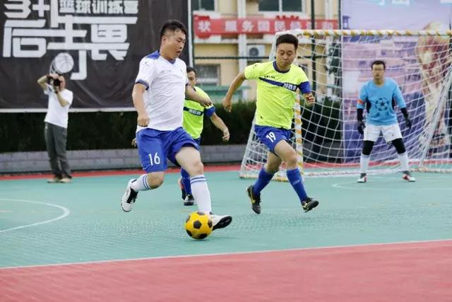 拜仁慕尼黑锁定22岁天才左后卫布朗，转会费或超6000万欧！