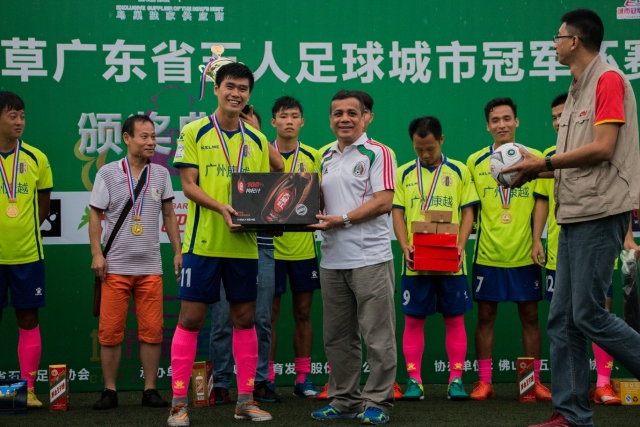 鲁尼：曼联阵容不足，夏季转会应引进更多球员